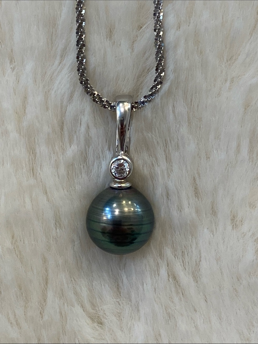 Black Pearl Pendant